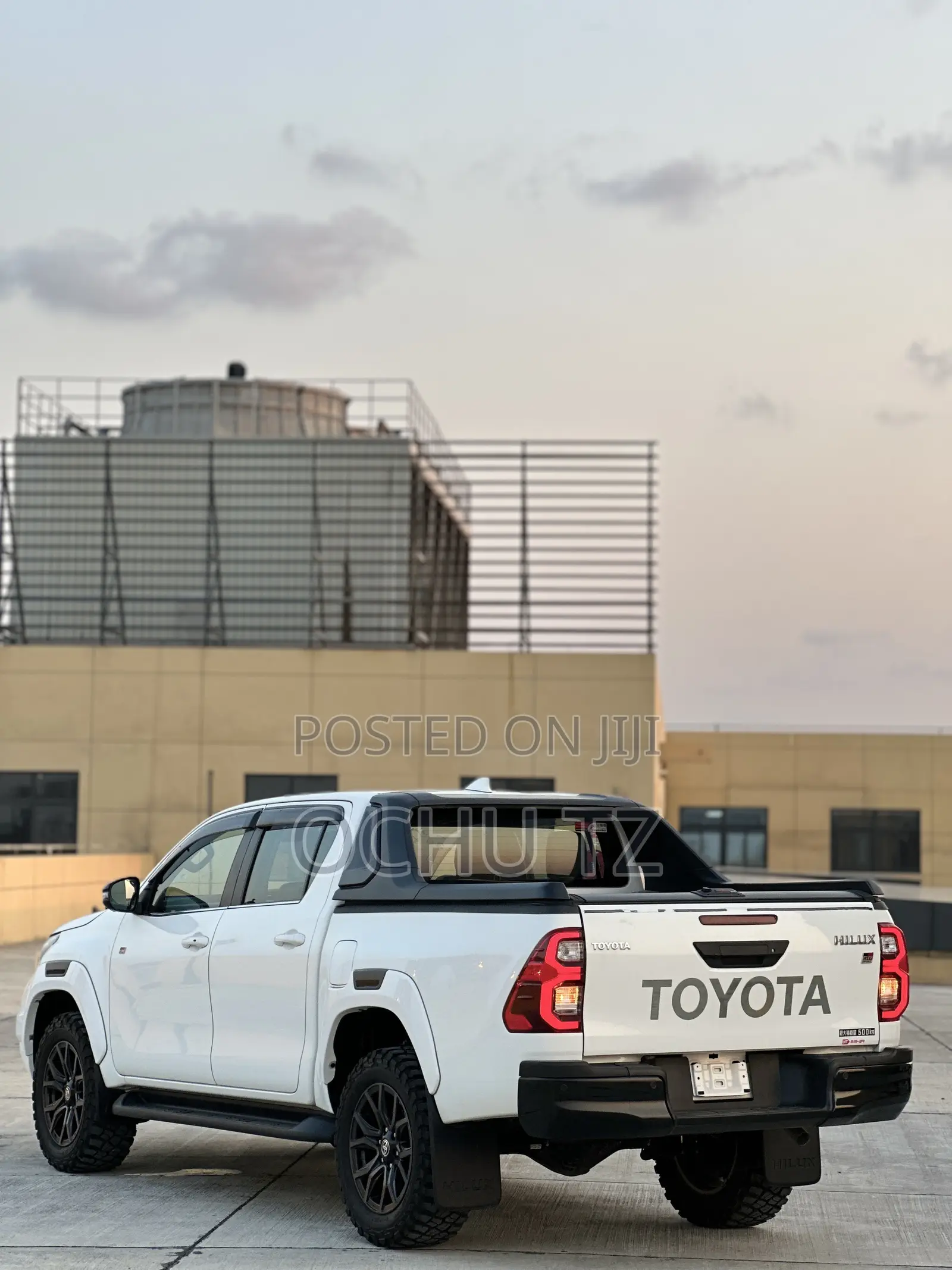 Toyota Hilux 2023 White