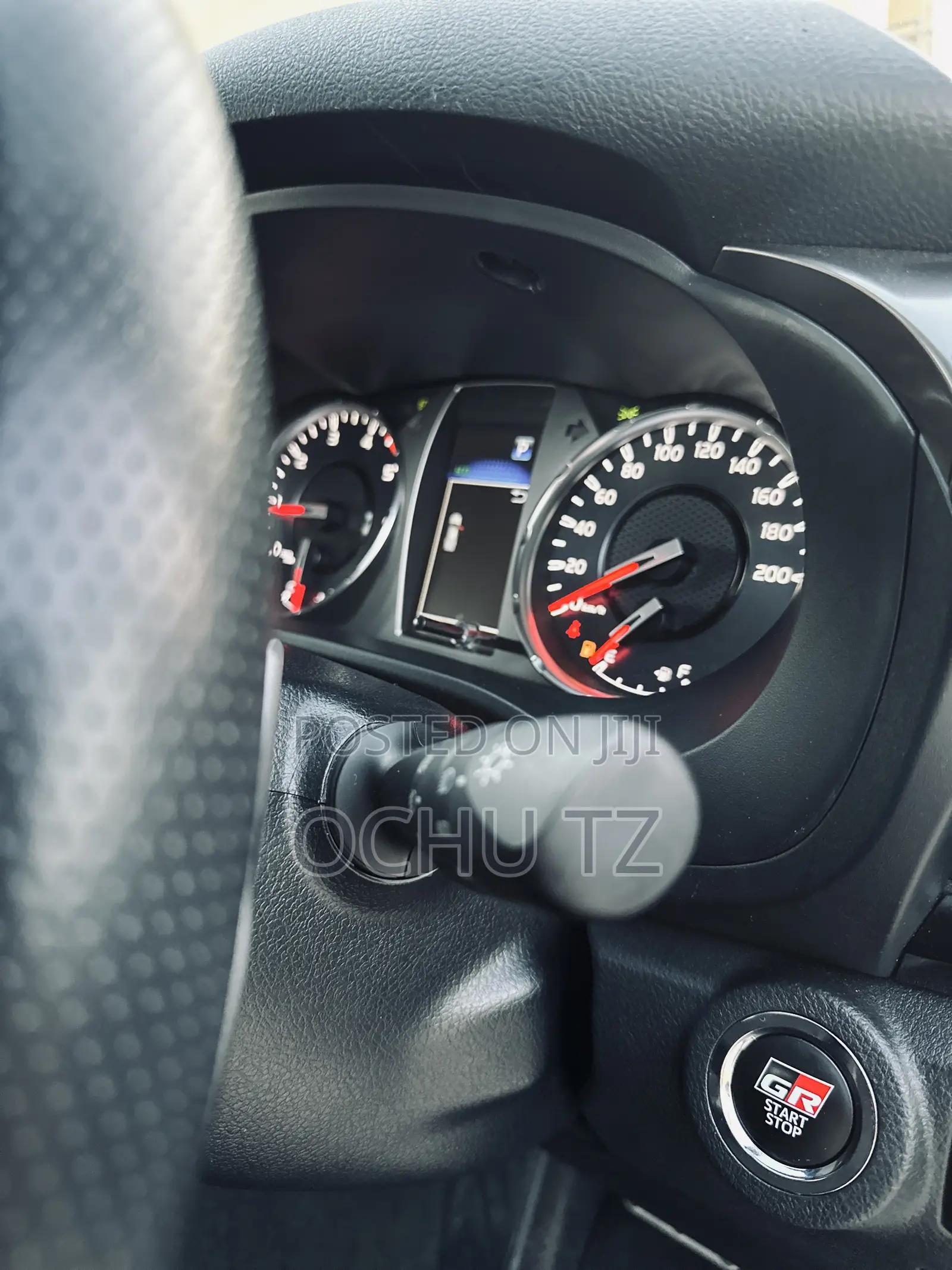 Toyota Hilux 2023 White