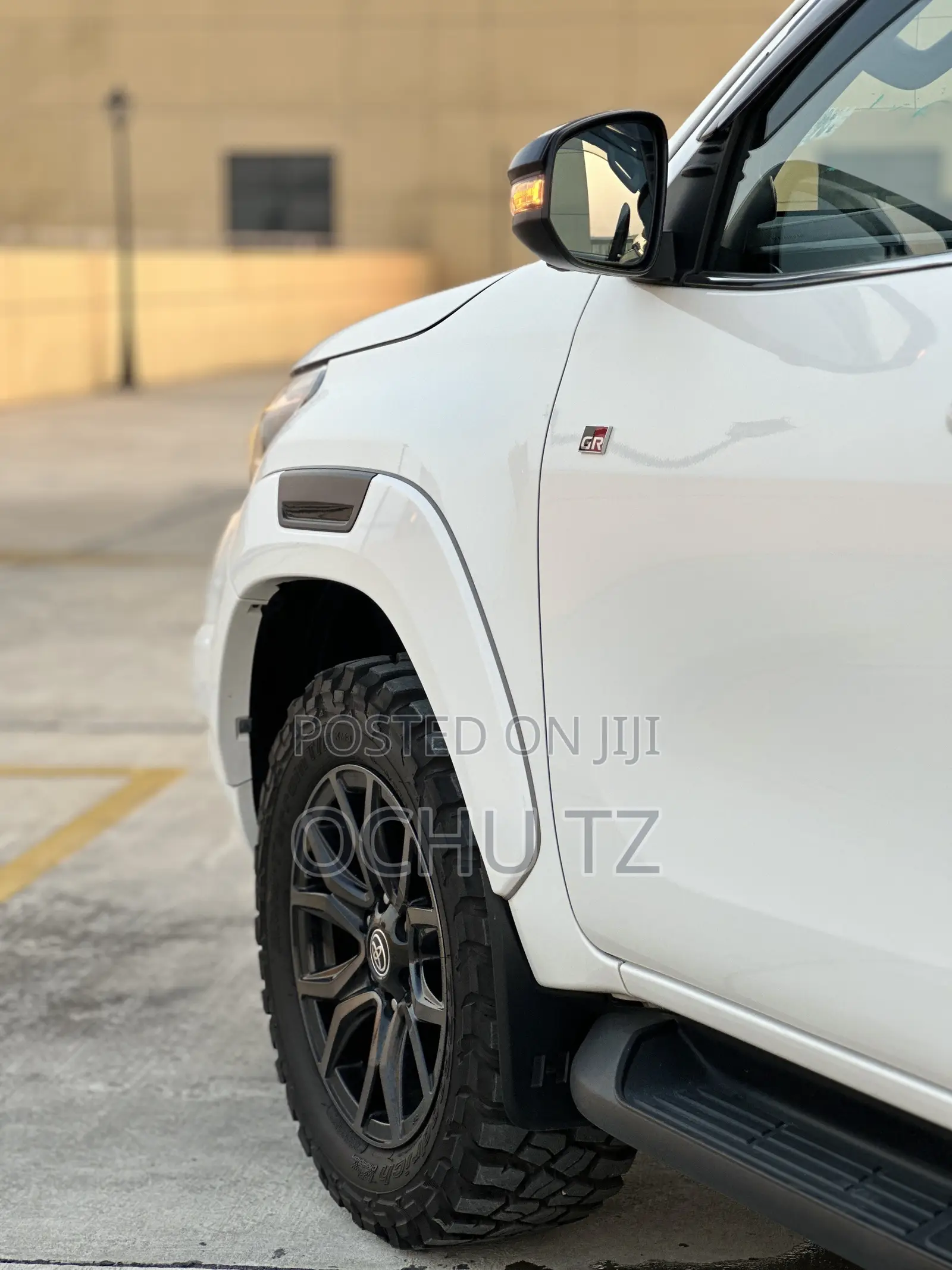 Toyota Hilux 2023 White