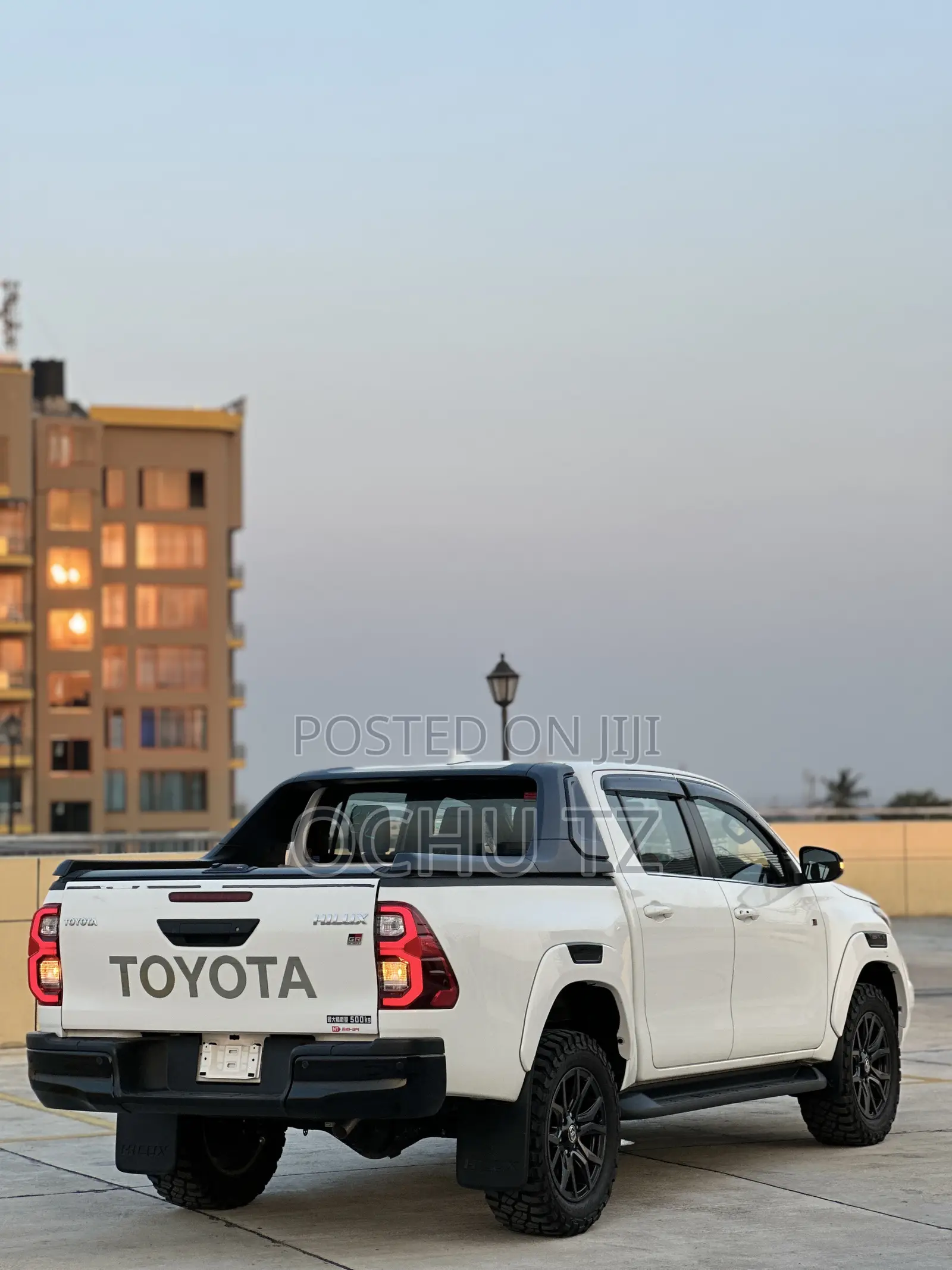 Toyota Hilux 2023 White
