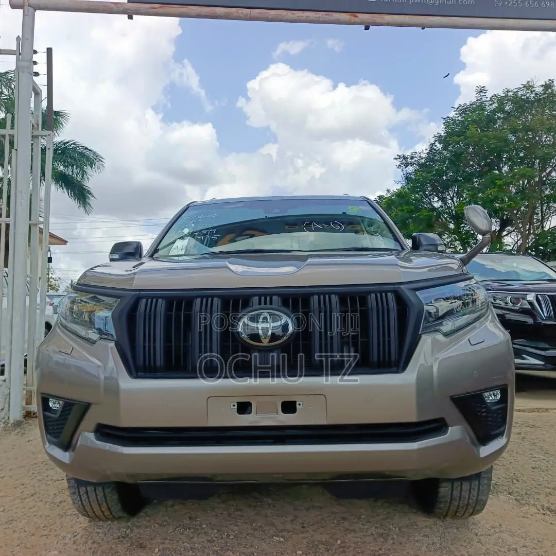 Toyota Land Cruiser Prado 2023 Gray