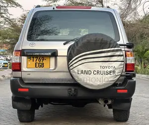 Toyota Land Cruiser 2005 Silver