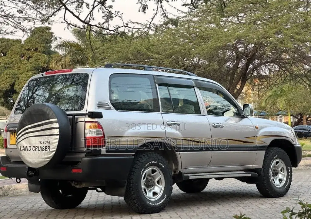 Toyota Land Cruiser 2005 Silver