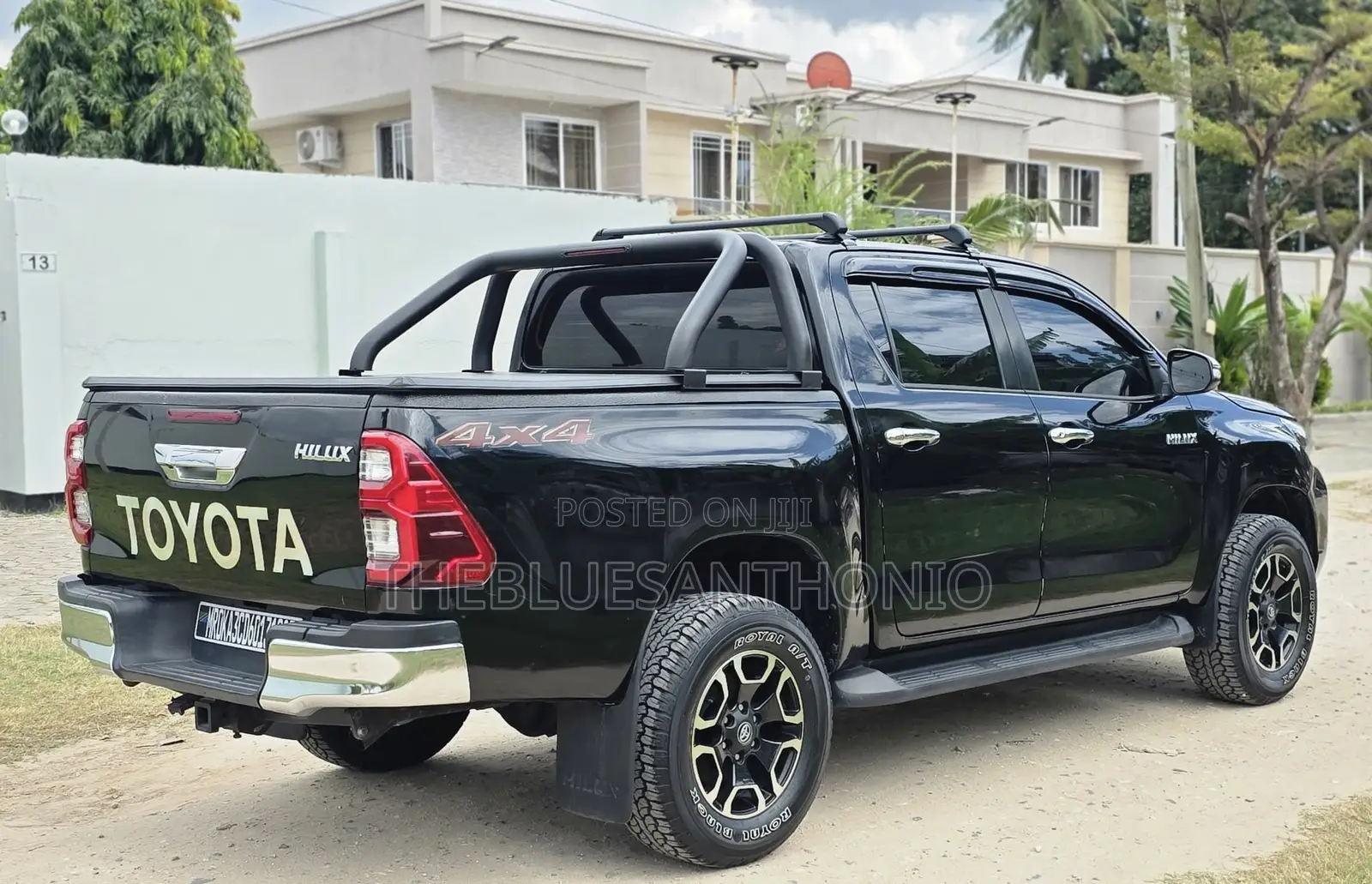 Toyota Hilux 2021 Black
