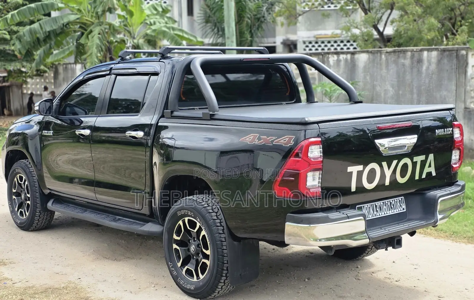Toyota Hilux 2021 Black