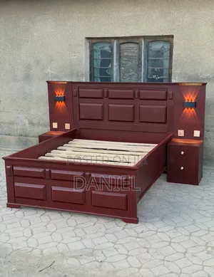 Kitanda Cha Mbao 5 Kwa 6 Pamoja Na Bedsides Chocolate Color