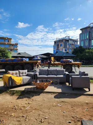 Sofa Set Ya Watu 6 Rangi Ya Grey Pamoja Na Coffee Table