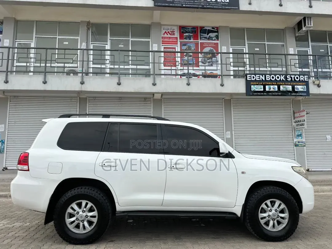 Toyota Land Cruiser 2008 White