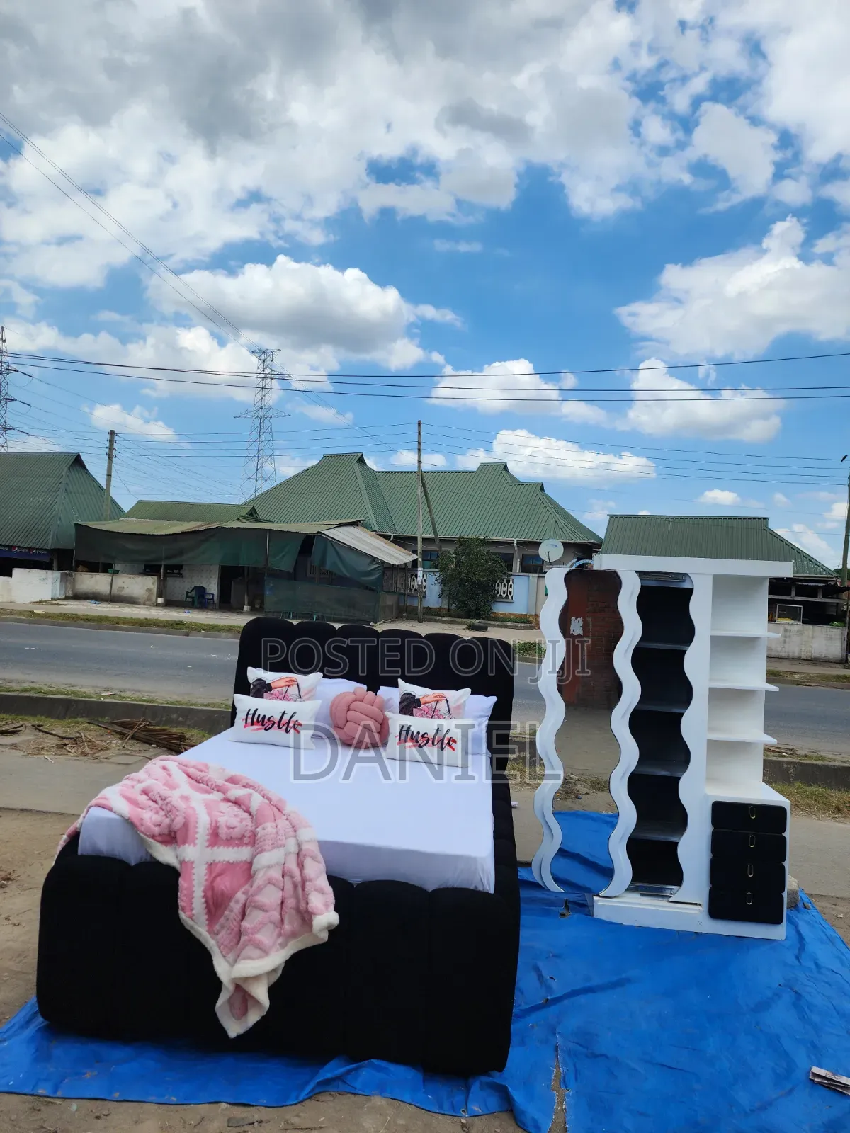 Kitanda Pamoja Na Shoerack