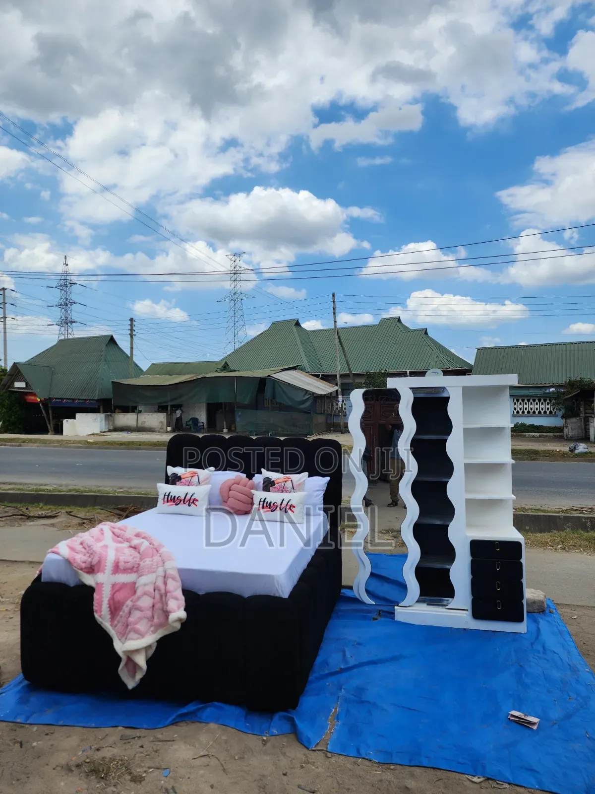 Kitanda Pamoja Na Shoerack