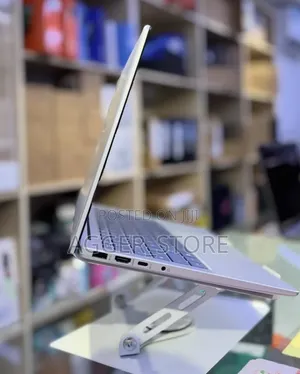New Laptop HP 14-ep0063 8GB Intel Core i3 SSD 512GB