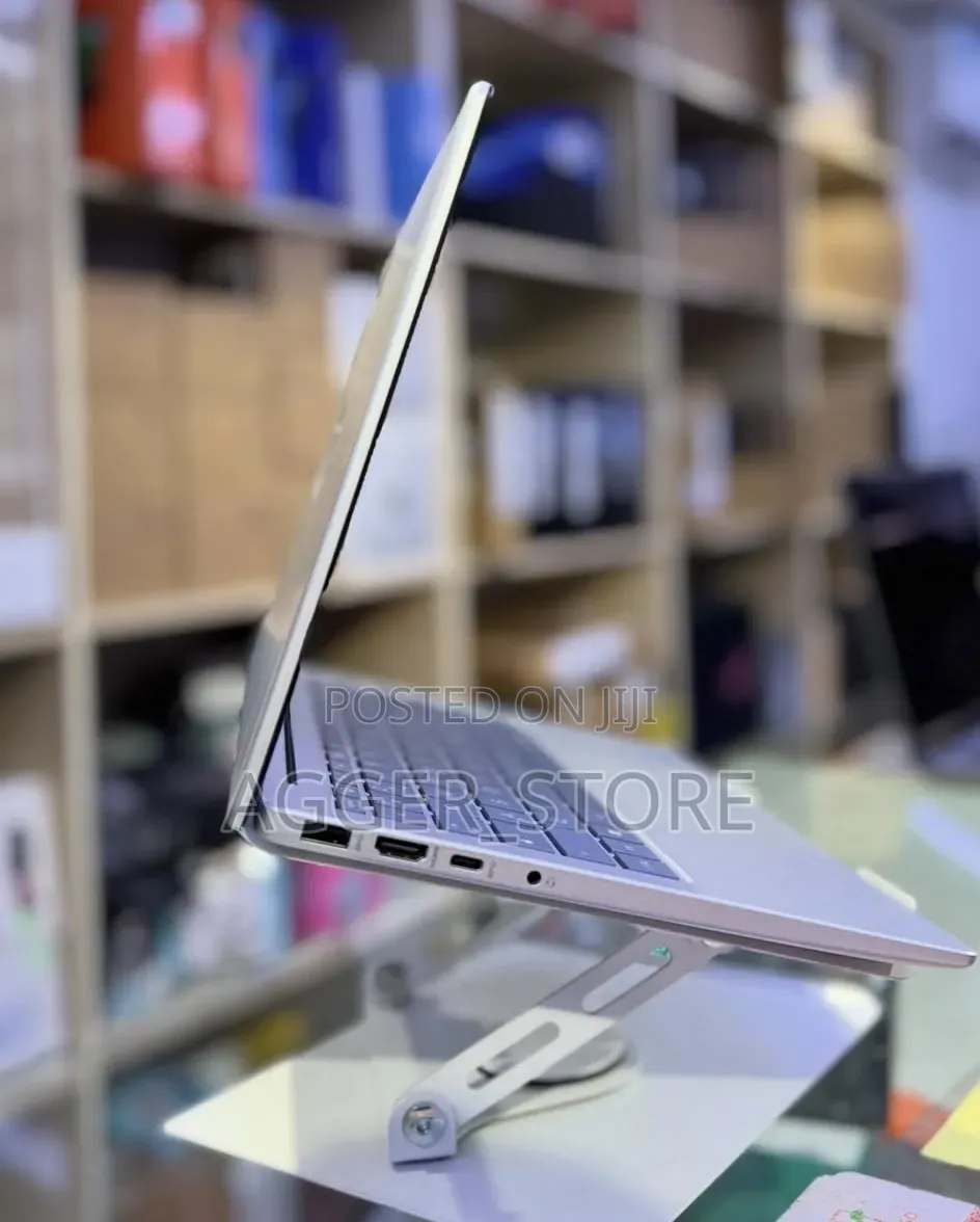 New Laptop HP 14-ep0063 8GB Intel Core i3 SSD 512GB
