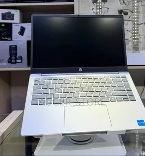 New Laptop HP 14-ep0063 8GB Intel Core i3 SSD 512GB