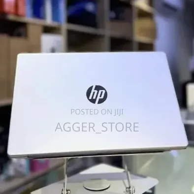 New Laptop HP 14-ep0063 8GB Intel Core i3 SSD 512GB