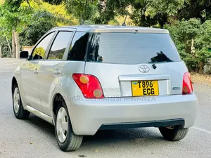 Toyota IST 2005 Silver