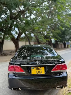 Toyota Crown 2011 Black