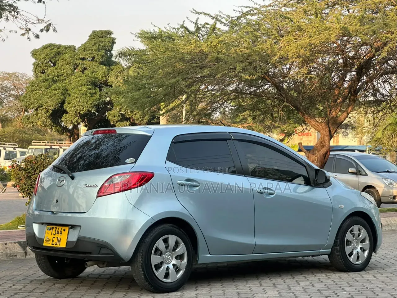 Mazda Demio 2012 Silver