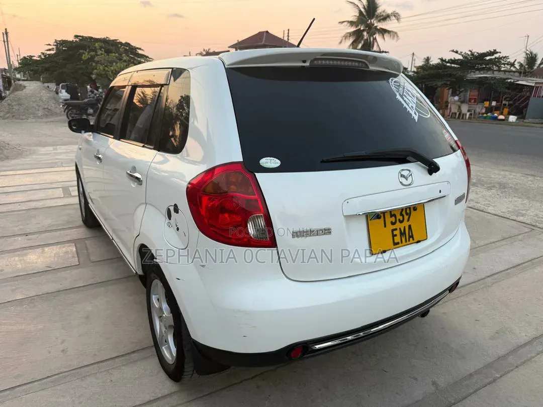 Mazda Verisa 2008 White