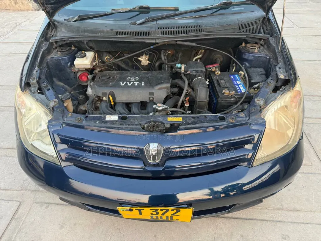 Toyota IST 2004 Blue