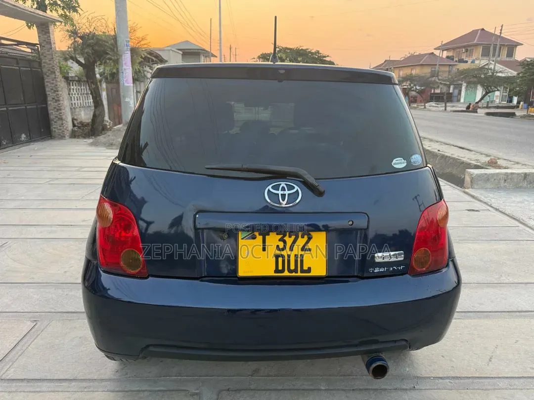 Toyota IST 2004 Blue