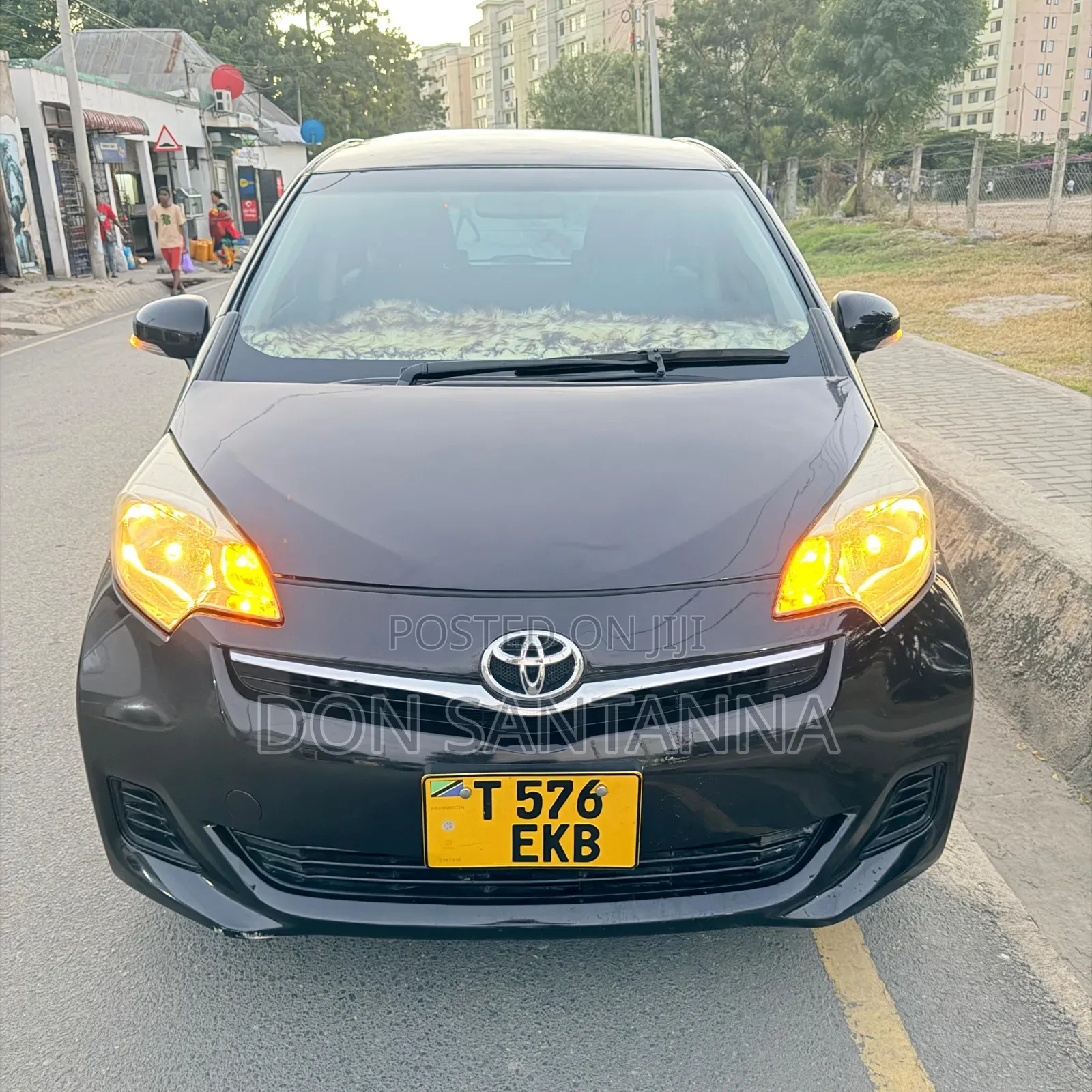 Toyota Ractis 2015 Beige