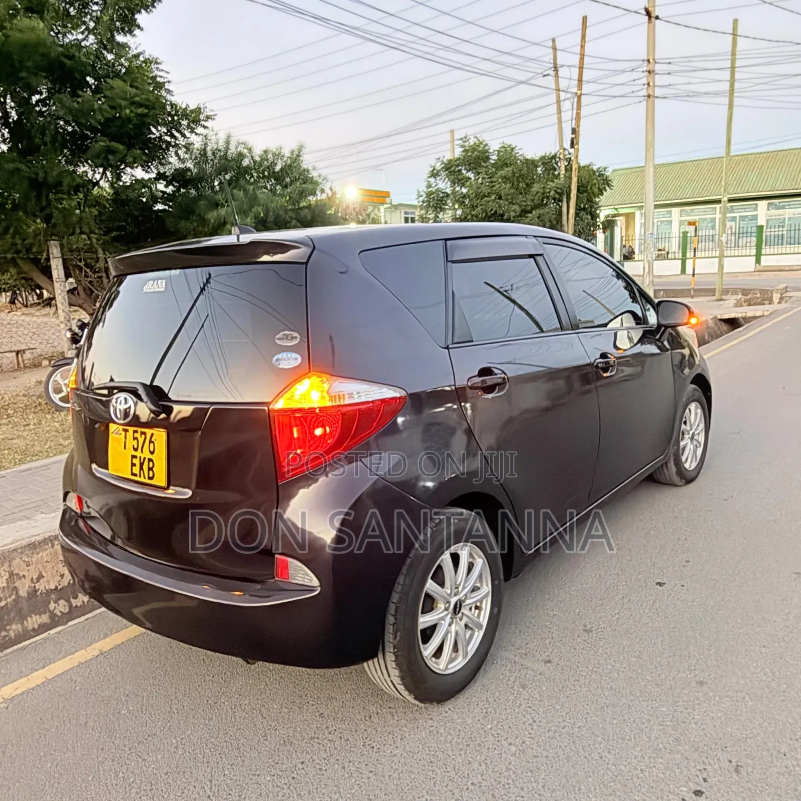 Toyota Ractis 2015 Beige
