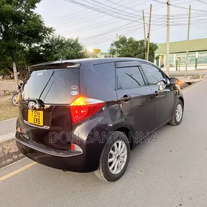 Toyota Ractis 2015 Beige
