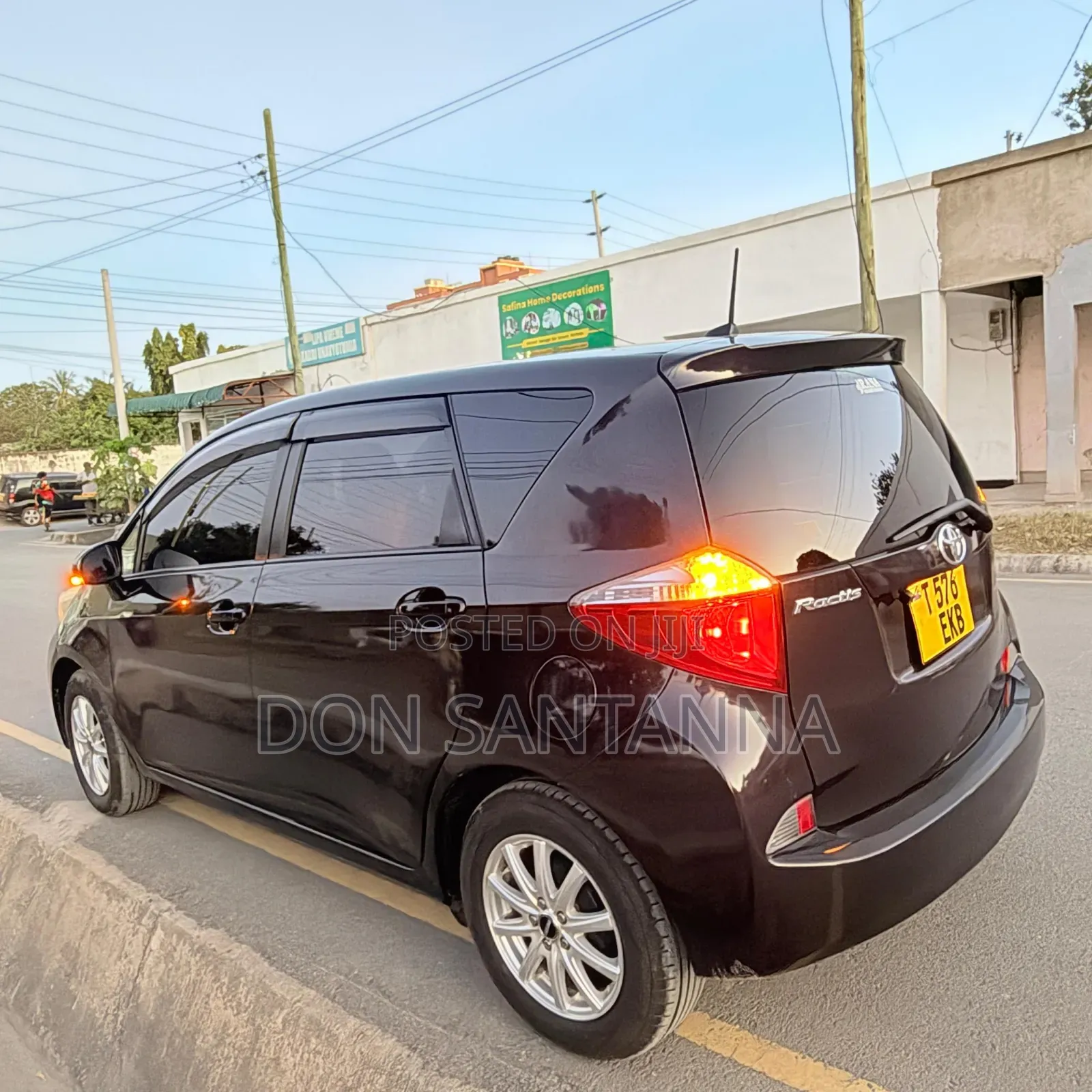 Toyota Ractis 2015 Beige