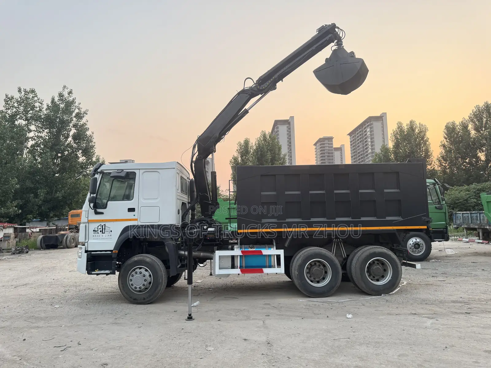 Ready for Order HOWO 6x4 Grab Dump Truck for Sale