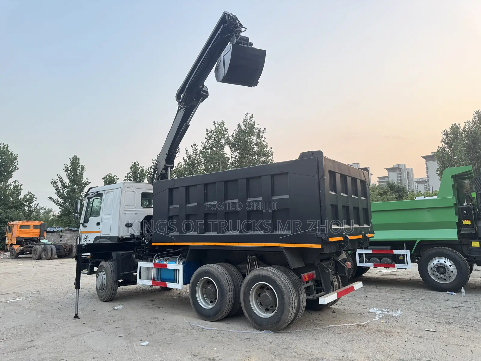 Ready for Order HOWO 6x4 Grab Dump Truck for Sale