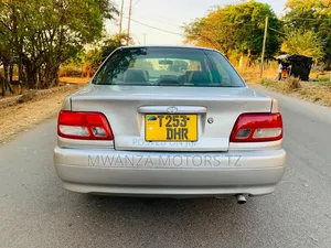 Toyota Carina 2000 Beige