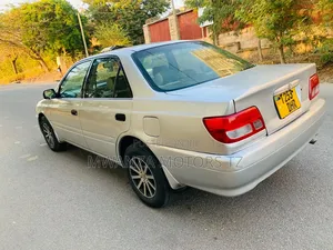 Toyota Carina 2000 Beige