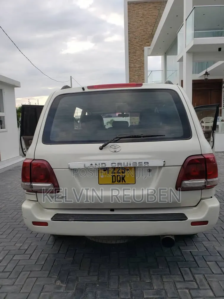 Toyota Land Cruiser 2003 White