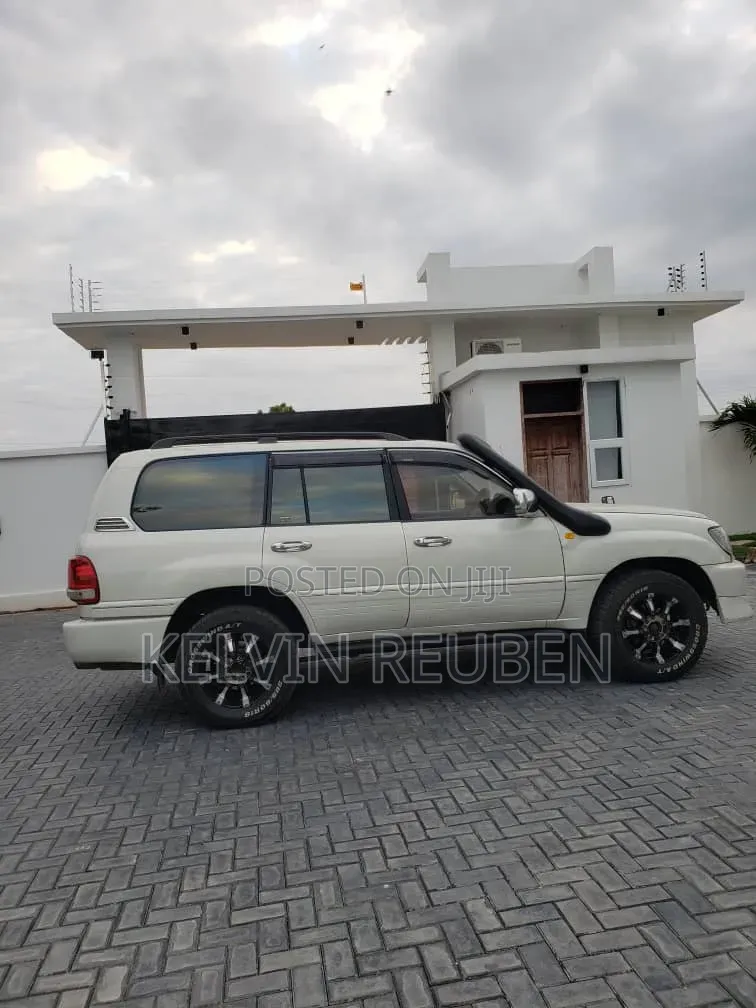 Toyota Land Cruiser 2003 White