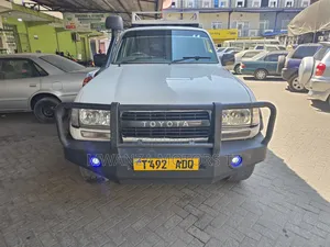 Toyota Land Cruiser 1996 White