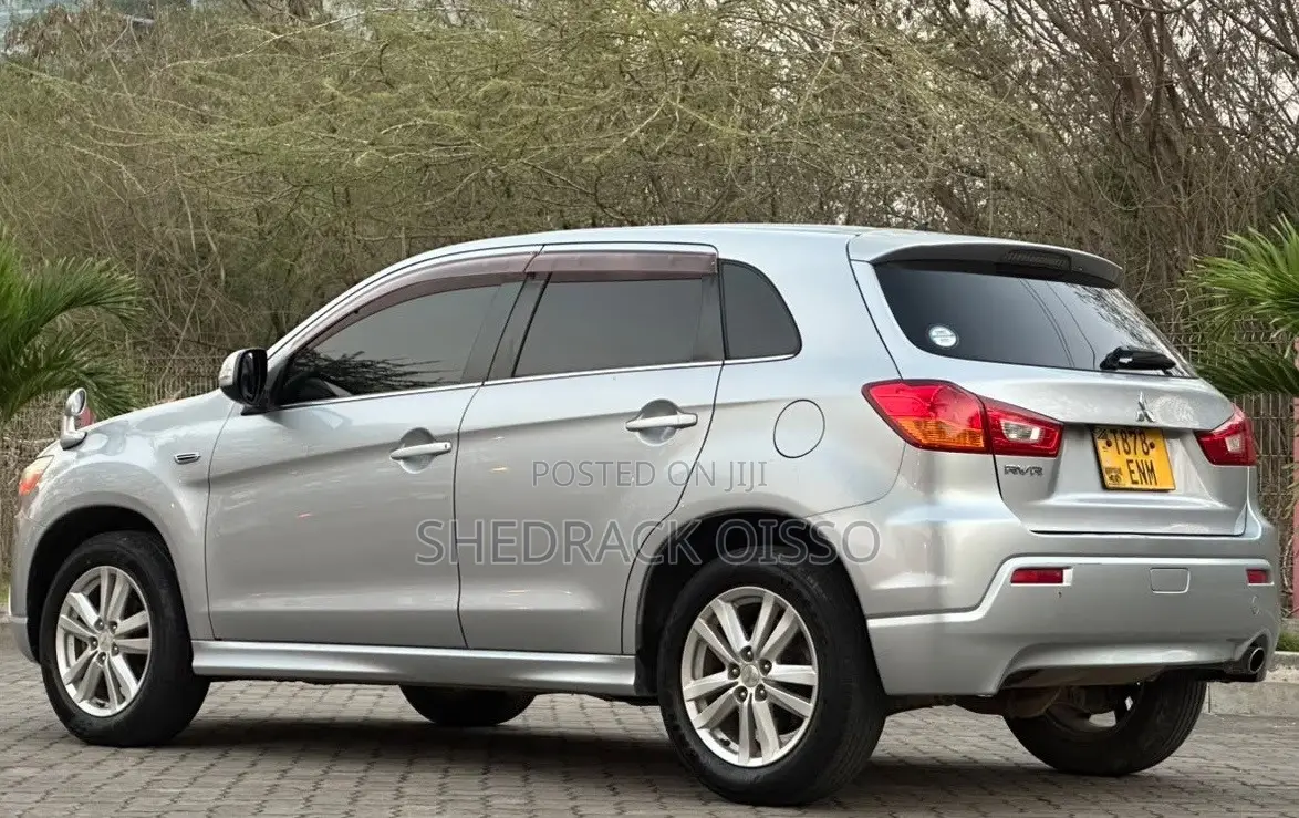 Mitsubishi RVR 2010 Silver