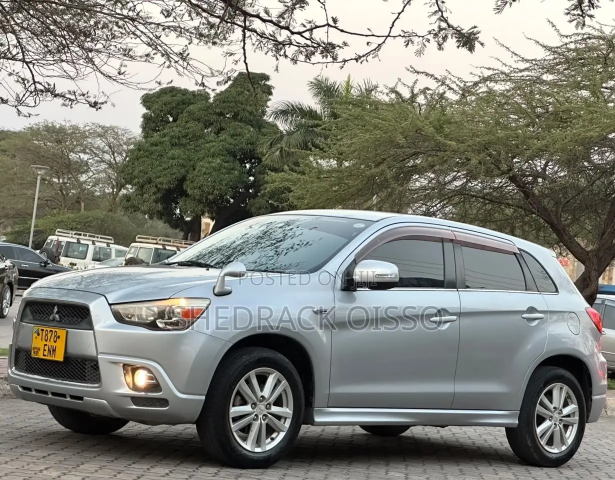 Mitsubishi RVR 2010 Silver