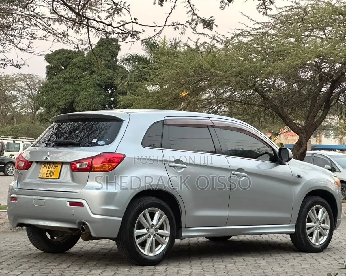 Mitsubishi RVR 2010 Silver