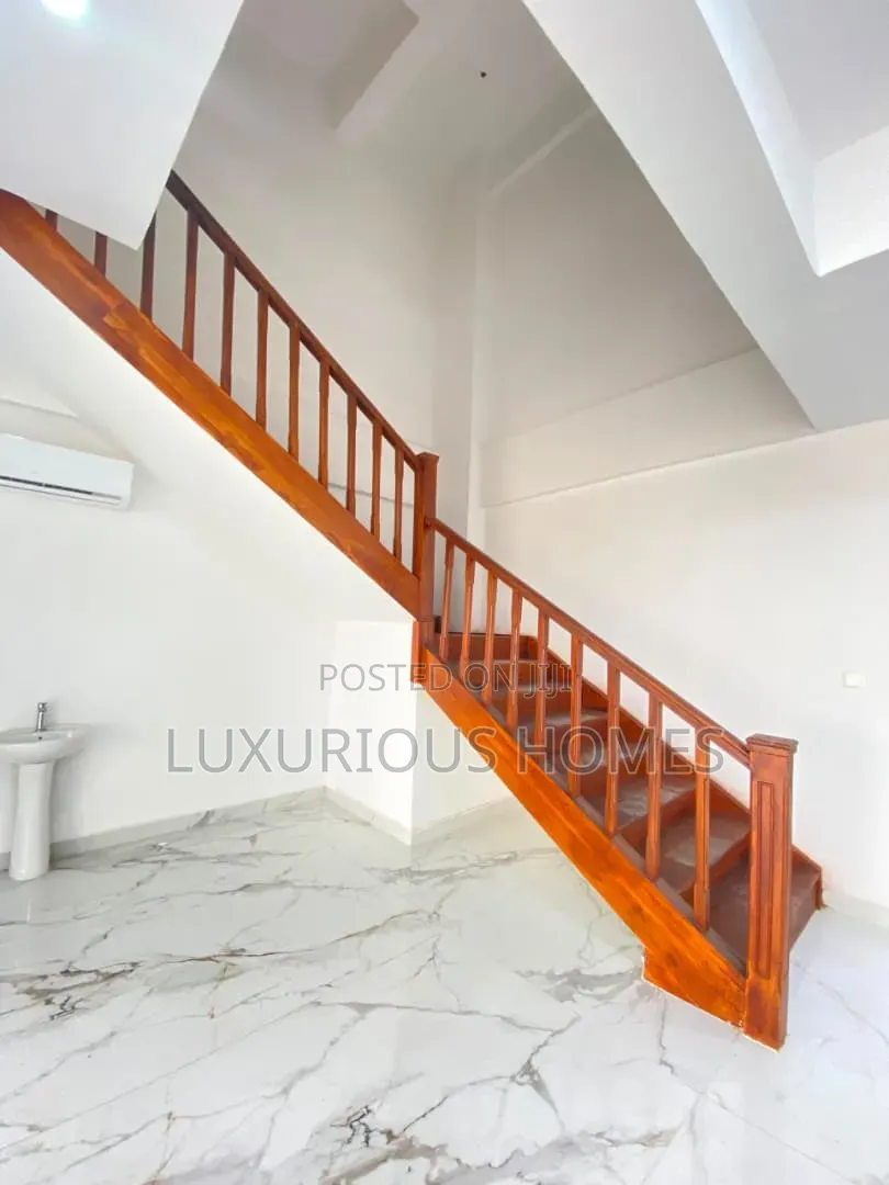 5bdrm Apartment in Upanga for rent