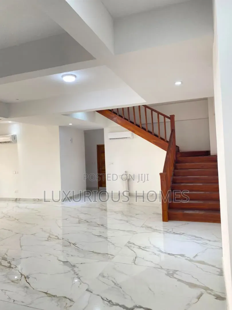 5bdrm Apartment in Upanga for rent