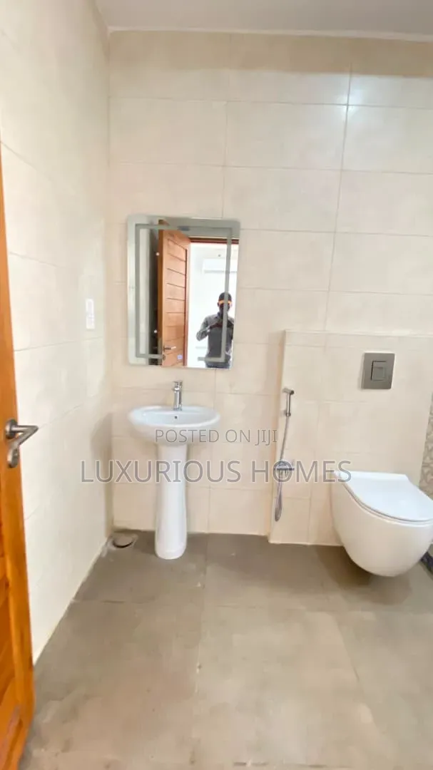 5bdrm Apartment in Upanga for rent