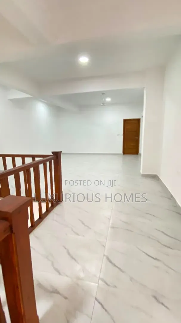 5bdrm Apartment in Upanga for rent