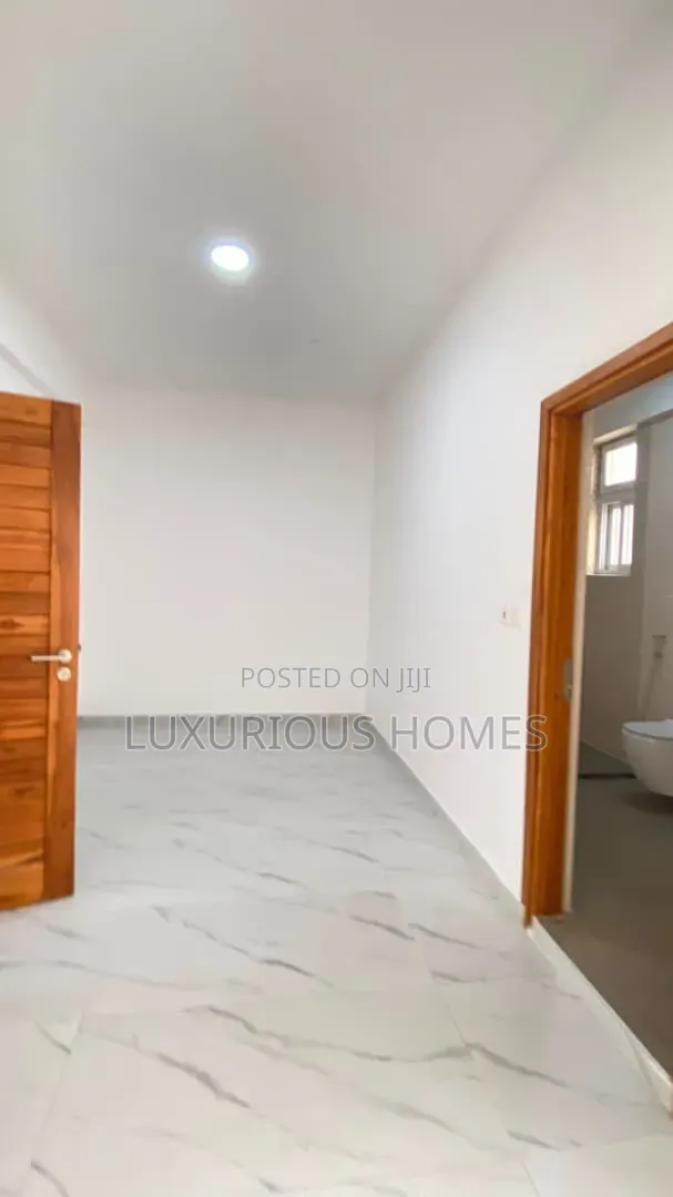 5bdrm Apartment in Upanga for rent