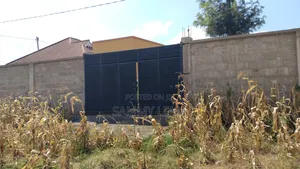 Kiwanja Kinauzwa Chini Ya Uswahilini Arusha