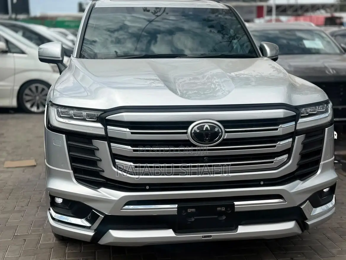 Toyota Land Cruiser LC300 2024 Silver