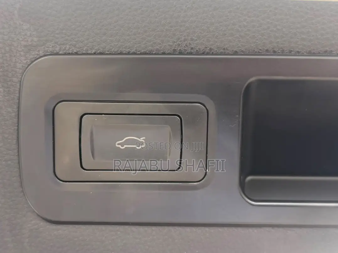 Toyota Land Cruiser LC300 2024 Silver