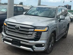 Toyota Land Cruiser LC300 2024 Silver