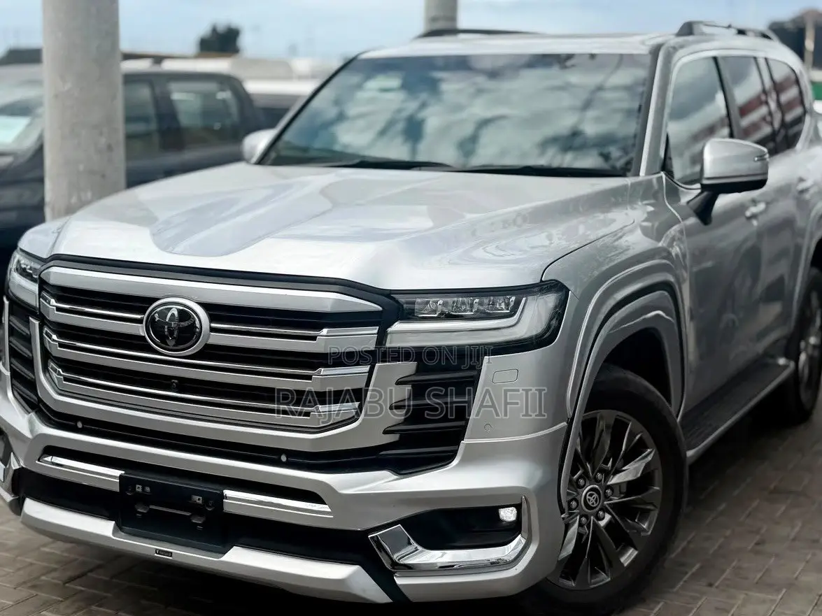 Toyota Land Cruiser LC300 2024 Silver