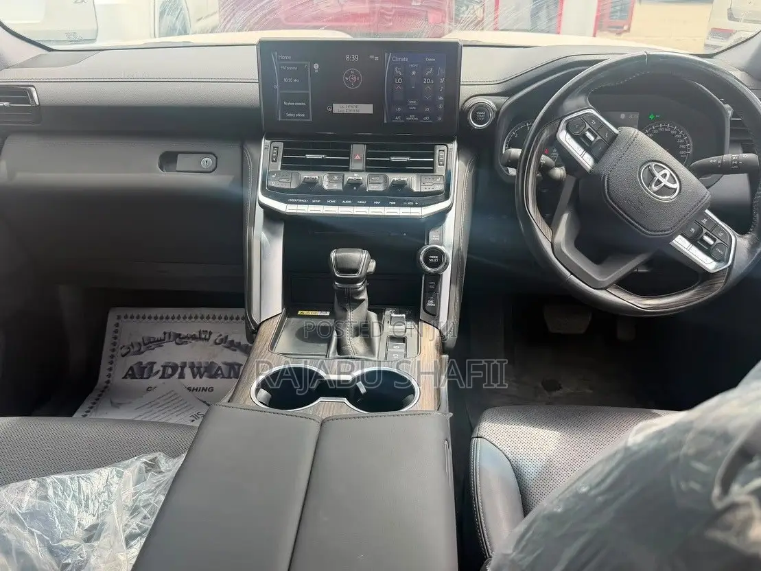 Toyota Land Cruiser LC300 2024 Silver