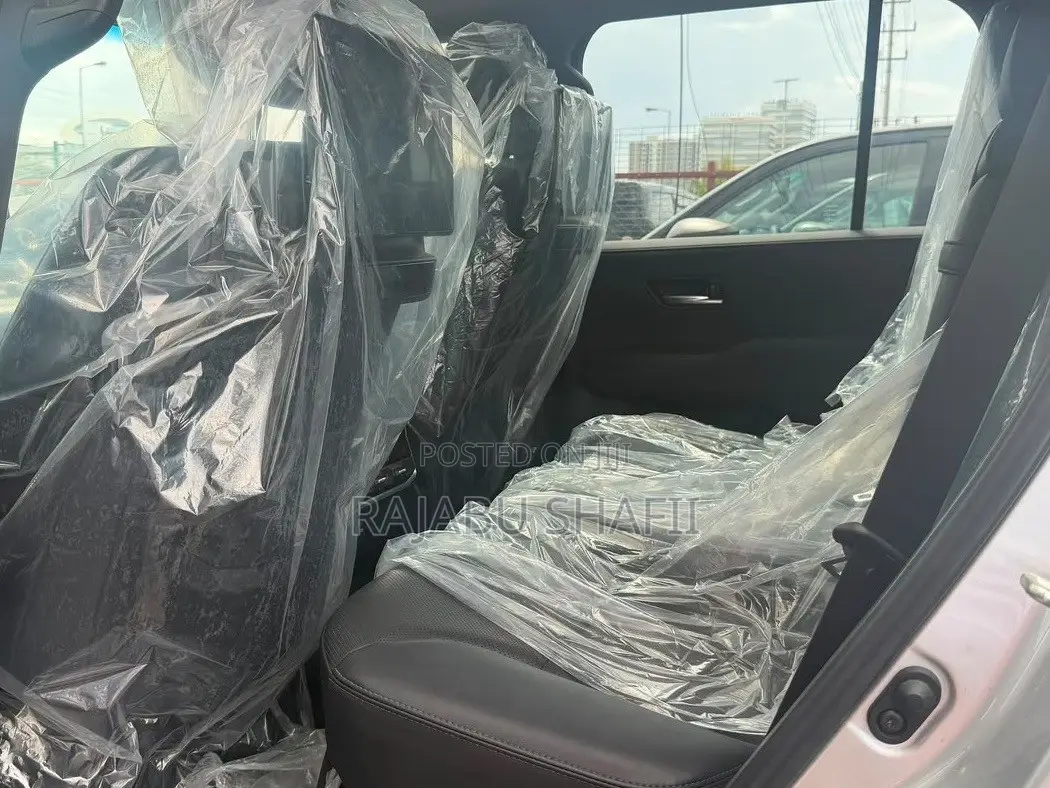 Toyota Land Cruiser LC300 2024 Silver